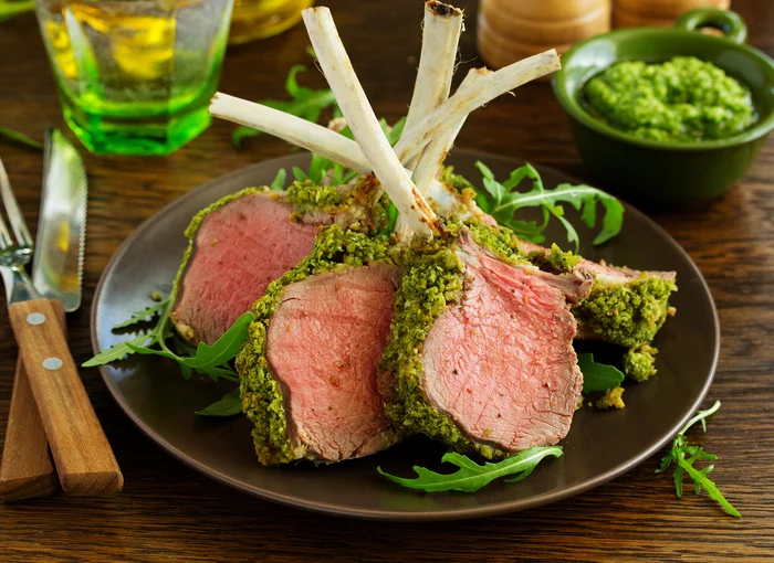 Velikonoční jehněčí kotletky s brokolicí