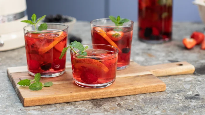 Domácí ledový čaj slazený ovocem