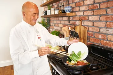 Ken Hom opět mezi námi. Vítejte zpět!