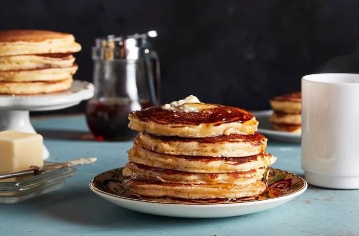 Jemné a nadýchané jablečné lívance s javorovým sirupem